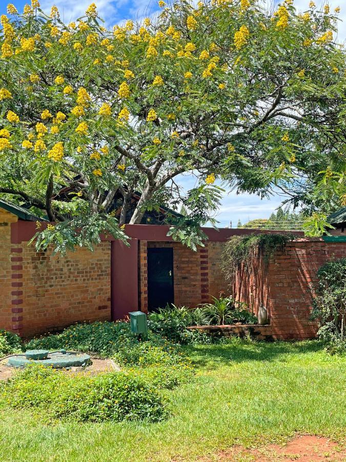 Weaver Cottages Harare Esterno foto